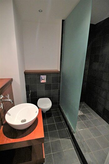 2 Bedroom Flat To Rent In Clowes Street, Salford, M3