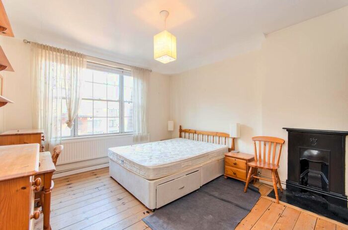 2 Bedroom Flat To Rent In Hortensia Road, Chelsea, London, SW10