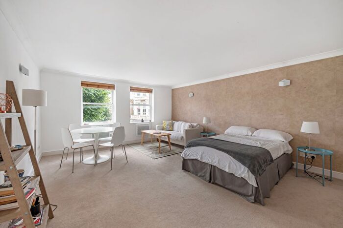 Studio To Rent In Earl's Court Square, London, SW5