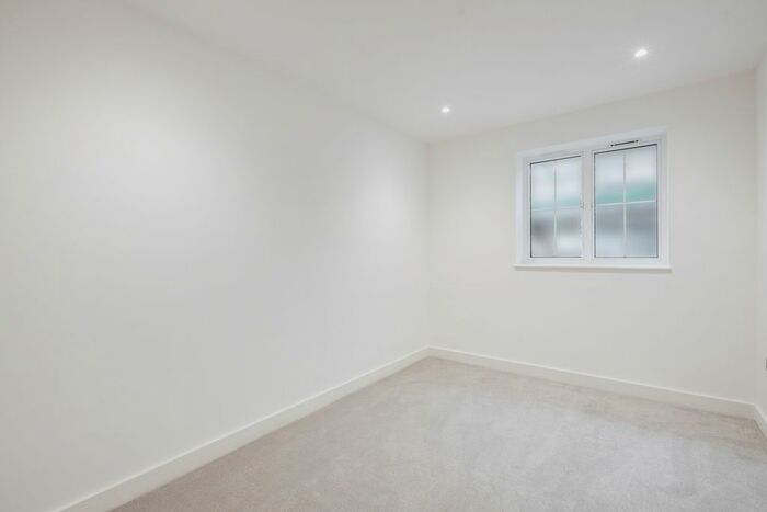 2 Bedroom Flat To Rent In Miheer House, Doyle Road, London, SE25