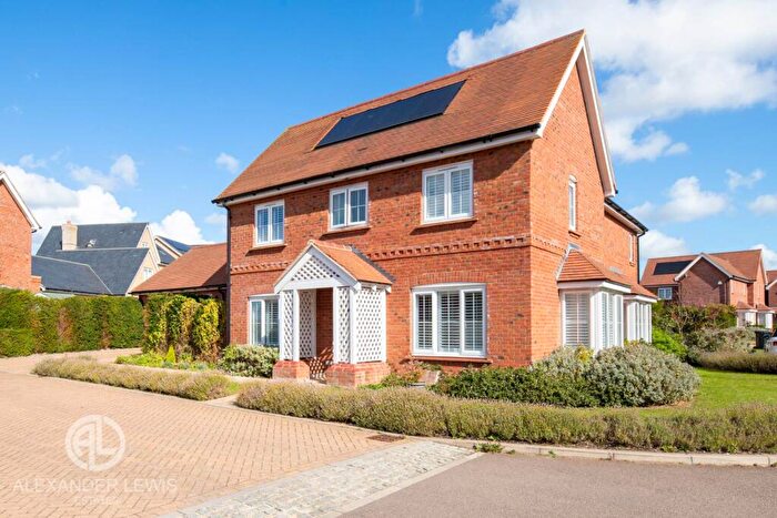4 Bedroom Detached House For Sale In Walnut Tree Way, Meppershall, SG17