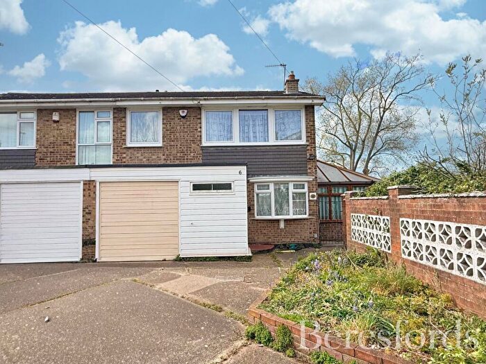 4 Bedroom Semi Detached House For Sale In Singleton Close, Hornchurch, RM12
