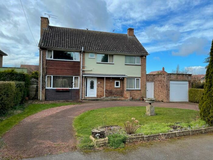 3 Bedroom Detached House To Rent In Wellesbourne Road, CV35