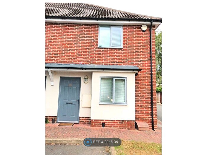 2 Bedroom End Of Terrace House To Rent In South Woodford, London, E18
