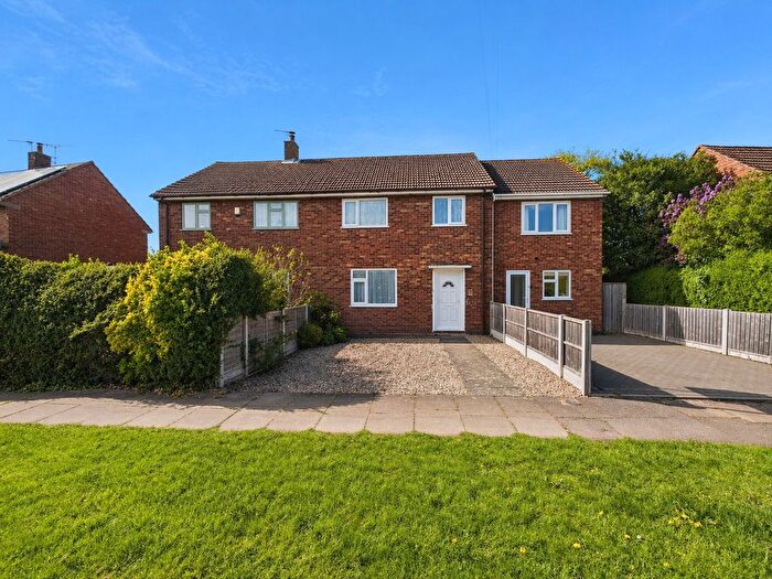 3 Bedroom Terraced House For Sale In Duke Of Edinburgh Way, Malvern, Worcestershire, WR14