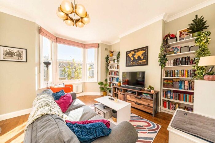 2 Bedroom Flat For Sale In Rainham Road, North Kensington, NW10