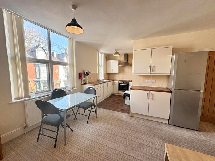 3 Bedroom Apartment To Rent In Thompson Road, Botanial Gardens, S11