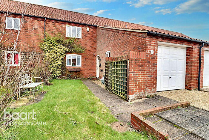 3 Bedroom Barn Conversion For Sale In Abbeyfields, Great Massingham, PE32