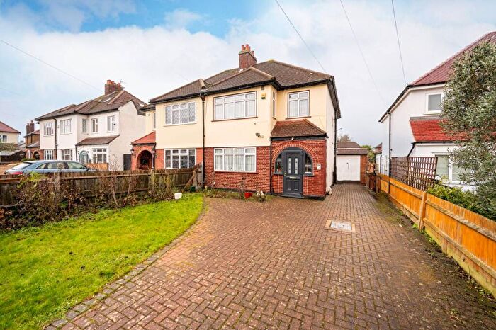 3 Bedroom Semi Detached House For Sale In Broadlands Way, New Malden, KT3