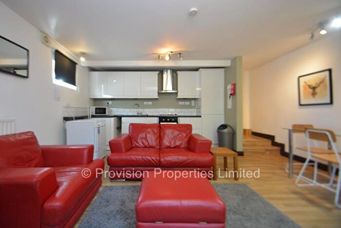 2 Bedroom Flat To Rent In Brookfield Place, Headingley, Leeds, LS6
