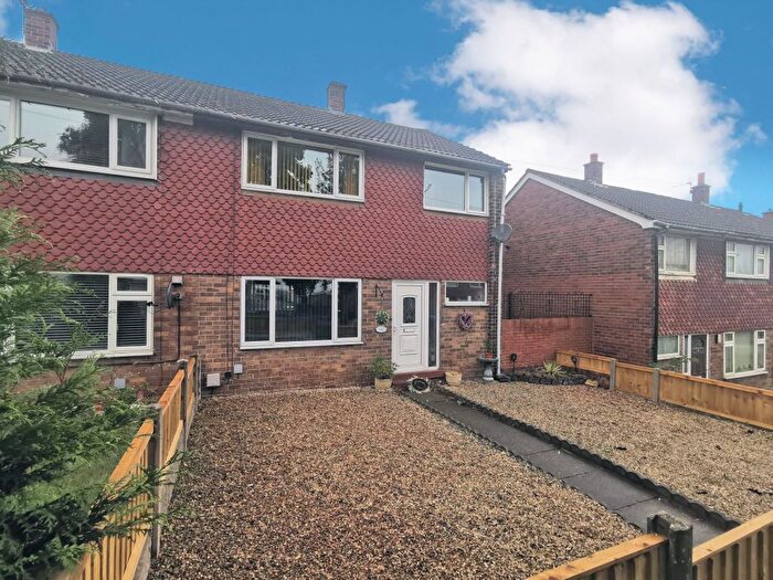 3 Bedroom Semi-detached House For Sale In Tennyson Close, Knottingley, WF11