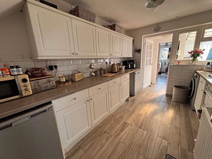 3 Bedroom End Of Terrace House For Sale In Mountwood Road, Selsey, PO20