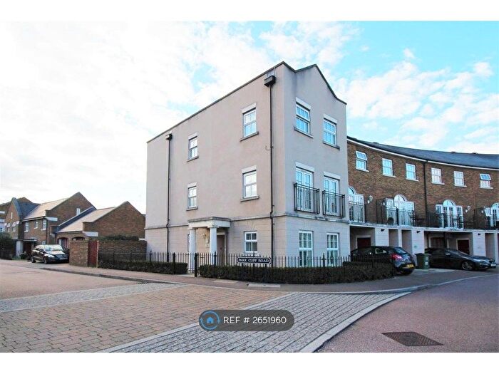 4 Bedroom Semi-Detached House To Rent In Park Cliff Road, Greenhithe, DA9