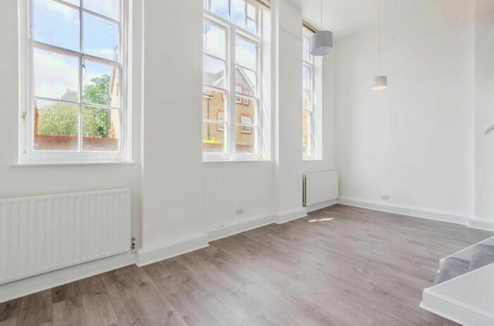Studio To Rent In Este Road, London, SW11