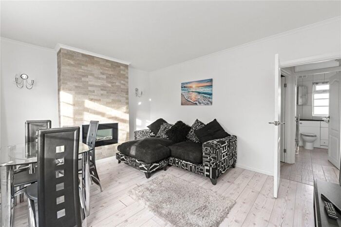 2 Bedroom Flat To Rent In White Lodge Court, Churchview Road, Twickenham, TW2