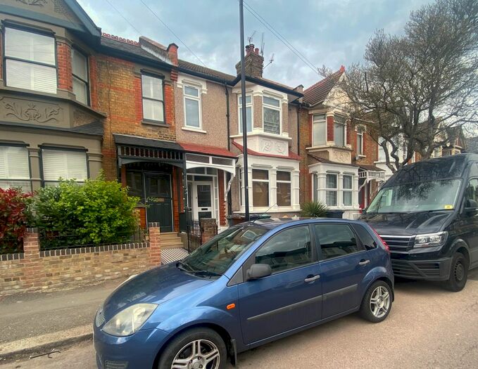 1 Bedroom Flat To Rent In Selwyn Avenue, E4