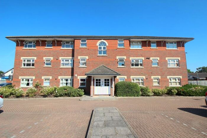 2 Bedroom Apartment To Rent In Burns Close, CM11