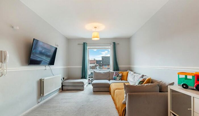 1 Bedroom Flat To Rent In Meteor Way, Wallington, SM6