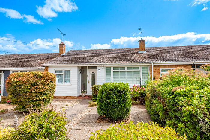 2 Bedroom Bungalow For Sale In Colwyn Close, Yateley, Hampshire, GU46