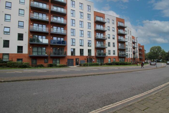2 Bedroom Flat To Rent In West Green Drive, Crawley, RH11