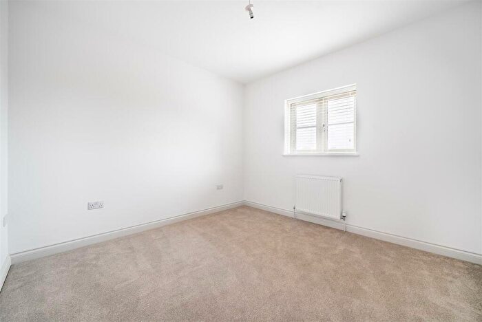 3 Bedroom Terraced House For Sale In Greenway, Eastcote, NN12