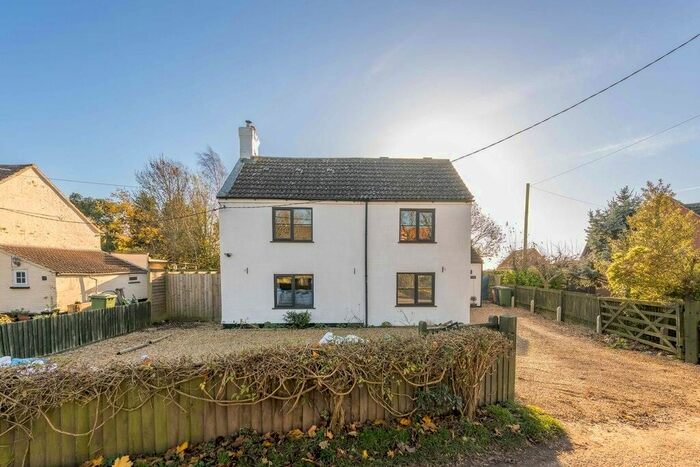 4 Bedroom Detached House For Sale In Plash Drove, Wisbech St Mary, Wisbech, Cambridgeshire, PE13