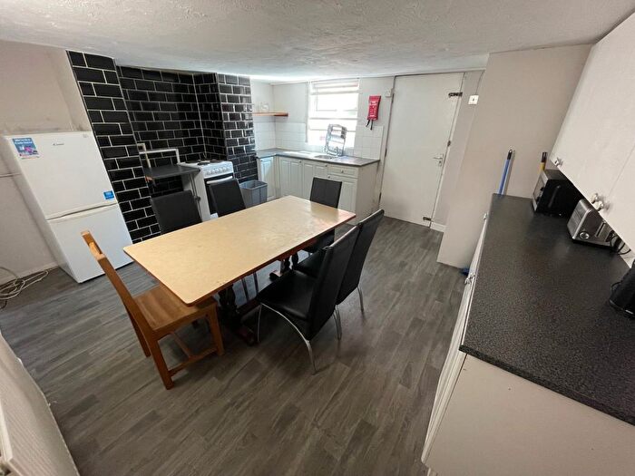5 Bedroom End Terrace House To Rent In Brudenell Road, Leeds, West Yorkshire, LS6