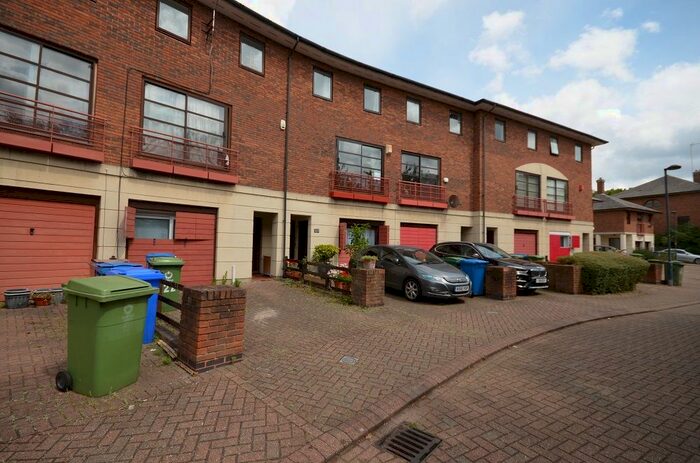 5 Bedroom Flat To Rent In Plover Way, London, SE16