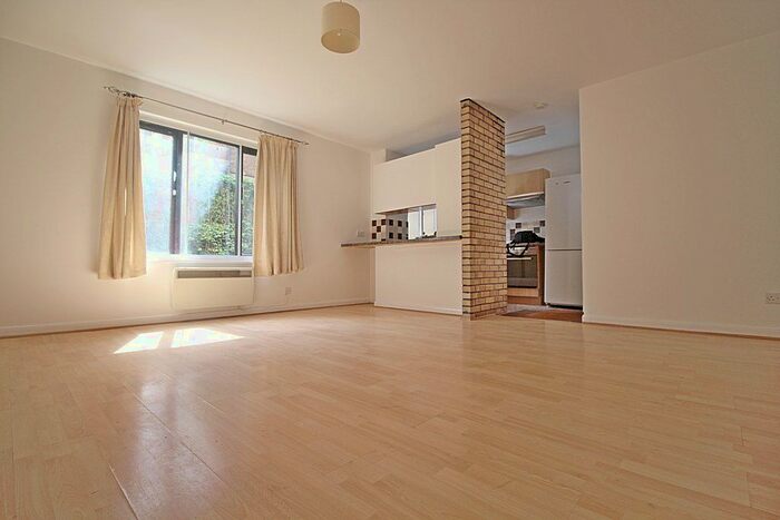 2 Bedroom Flat To Rent In Isleworth, Middlesex, TW7