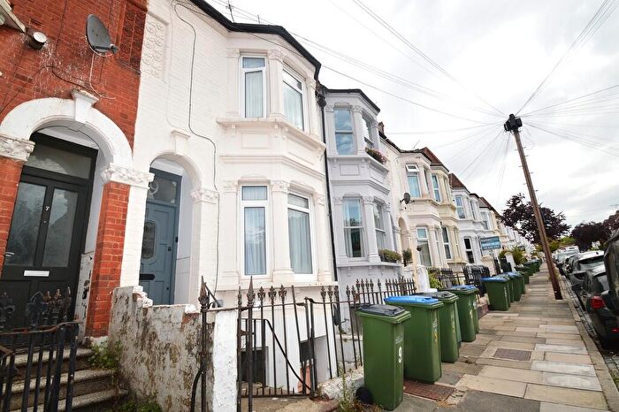 2 Bedroom Maisonette For Sale In Wernbrook Street, London, SE18