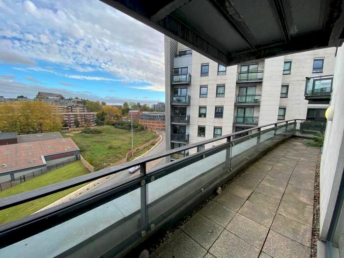 2 Bedroom Flat To Rent In Gateway East, Marsh Lane, LS9