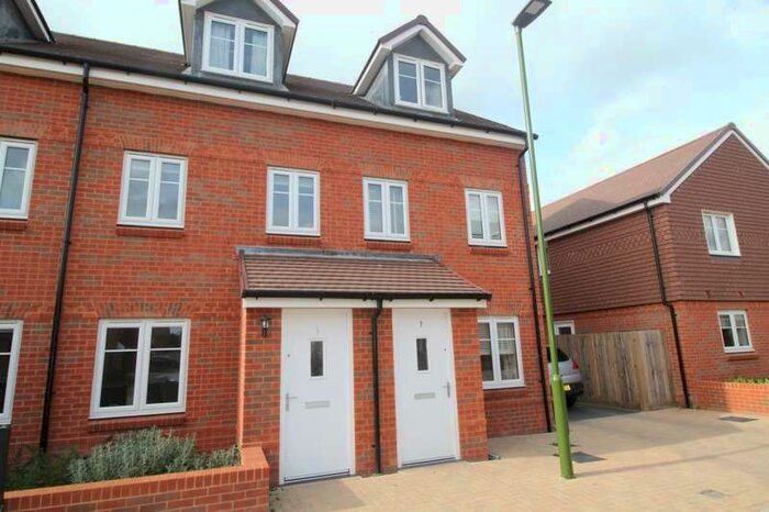 3 Bedroom Terraced House To Rent In Daisy Road, Worthing, BN13