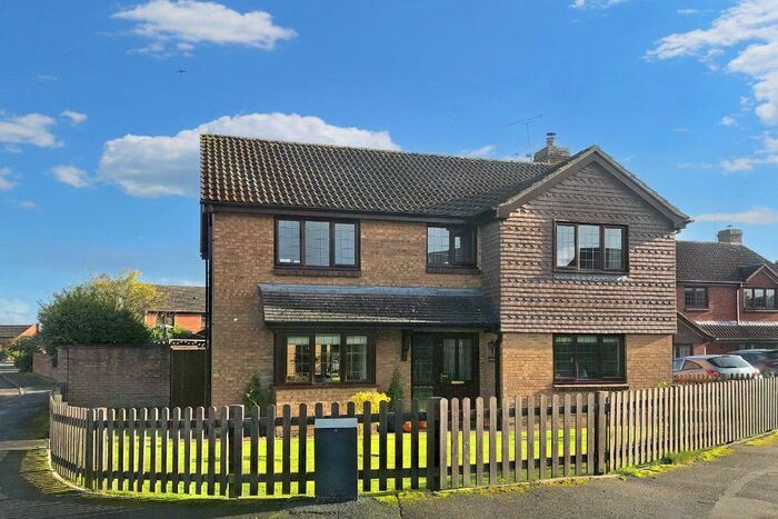 4 Bedroom Detached House For Sale In Jewel Close, Grange Park, Swindon, Wiltshire, SN5