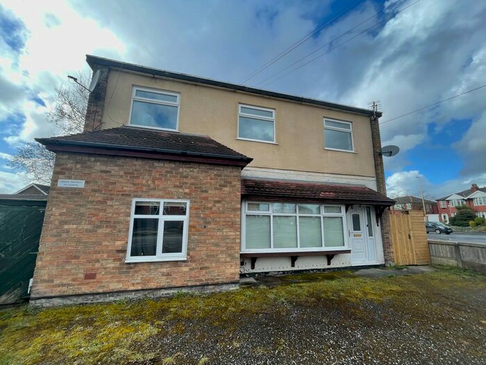 3 Bedroom Flat To Rent In Manchester Road, Kearsley, Bolton, BL4