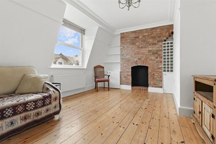 2 Bedroom Flat To Rent In Birnam Road, London, N4