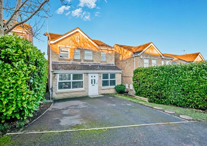 3 Bedroom Detached House For Sale In Spinney Rise, Tong, Bradford, West Yorkshire, BD4