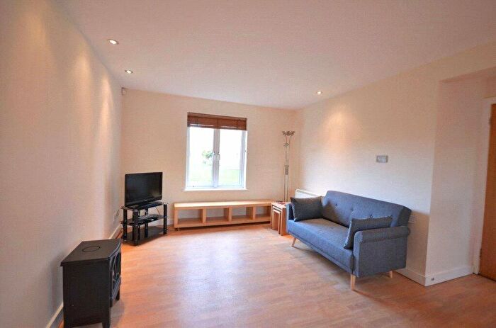 3 Bedroom Garage / Parking To Rent In Stretford Road, Manchester, Greater Manchester, M15