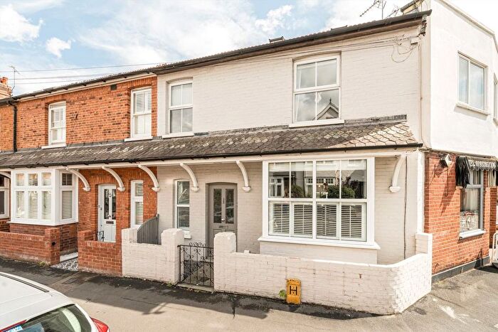 3 Bedroom End Terrace House For Sale In Elmgrove Road, Weybridge, KT13