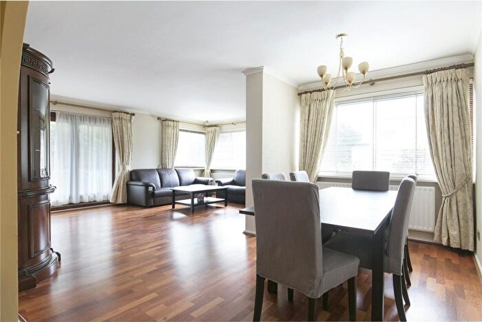 3 Bedroom Apartment To Rent In Loudoun Road, St Johns Wood, NW8
