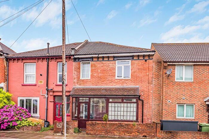 3 Bedroom Terraced House For Sale In Stamshaw Road, Portsmouth, PO2