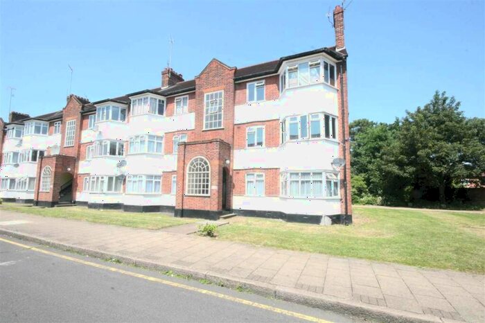 3 Bedroom Flat To Rent In High Mead, Harrow, HA1