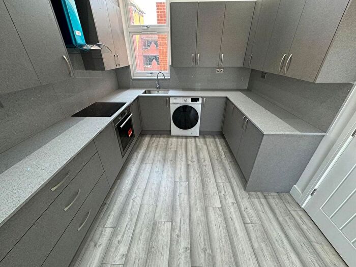 3 Bedroom Flat To Rent In The Broadway, Southall, UB1