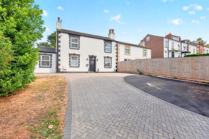 4 Bedroom Semi-Detached House For Sale In Selby Road, Halton, Leeds, LS15