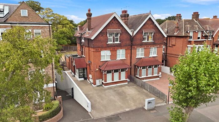 1 Bedroom Flat For Sale In Hermon Hill, Wanstead, E11