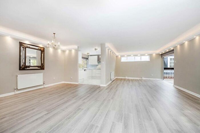 3 Bedroom Flat To Rent In Avenue Road, St. John's Wood, NW8