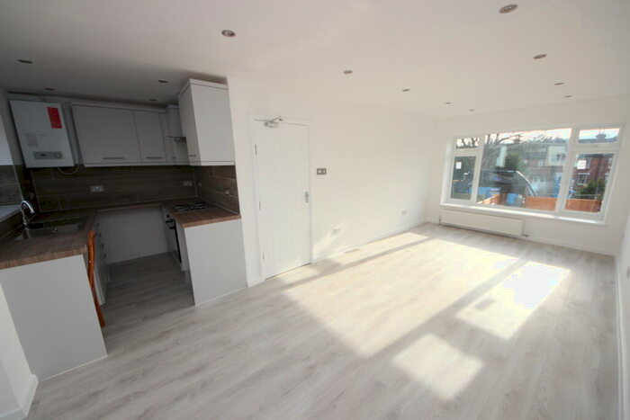 3 Bedroom Apartment To Rent In Guildford Park Avenue, Guildford, GU2