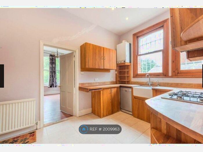 3 Bedroom Flat To Rent In Park Hill, London, W5