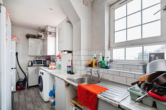 3 Bedroom Flat For Sale In Flat, Kendal House, Shore Place, London, E9 - Photo 5