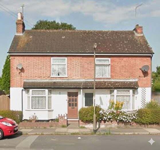 6 Bedroom Town House To Rent In Chapel Park Road, Addlestone, KT15
