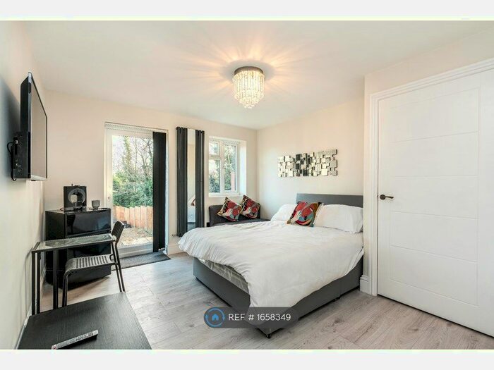 Studio To Rent In Addington Road, South Croydon, CR2
